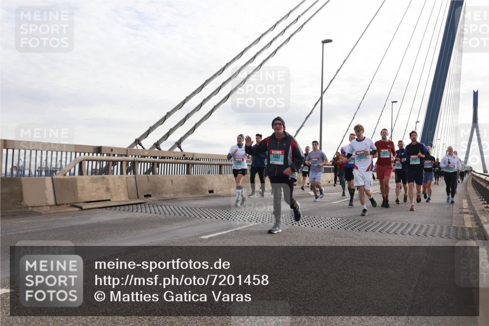 03.10.2024 - Köhlbrandbrückenlauf Matties Gatica Varas http://msf.ph/oto/7201458 03.10.2024 09:30:38 Position 2 1682, 1673, 3327, 2067 meine-sportfotos.de