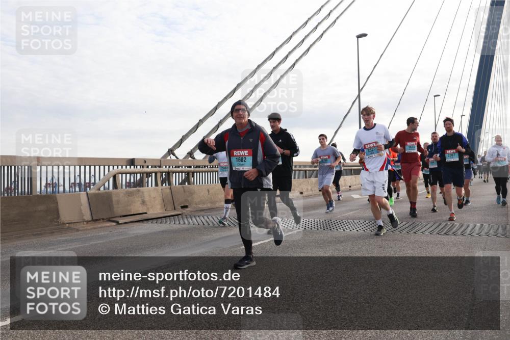 03.10.2024 - Köhlbrandbrückenlauf Matties Gatica Varas http://msf.ph/oto/7201484 03.10.2024 09:30:39 Position 2 1682, 3327, 1673, 2067 meine-sportfotos.de