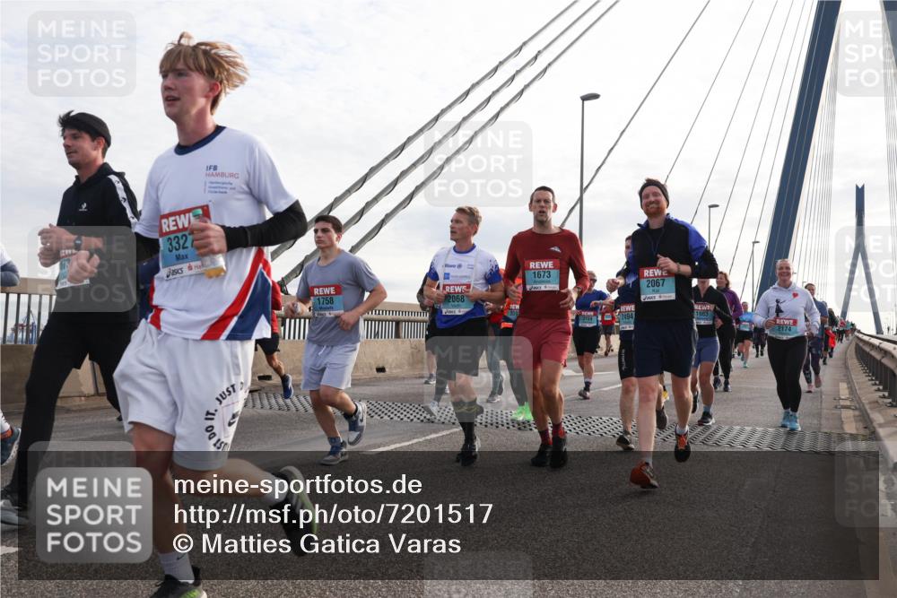 03.10.2024 - Köhlbrandbrückenlauf Matties Gatica Varas http://msf.ph/oto/7201517 03.10.2024 09:30:40 Position 2 3327, 1758, 2068, 1673, 2067, 3154, 2494, 1963, 2174 meine-sportfotos.de