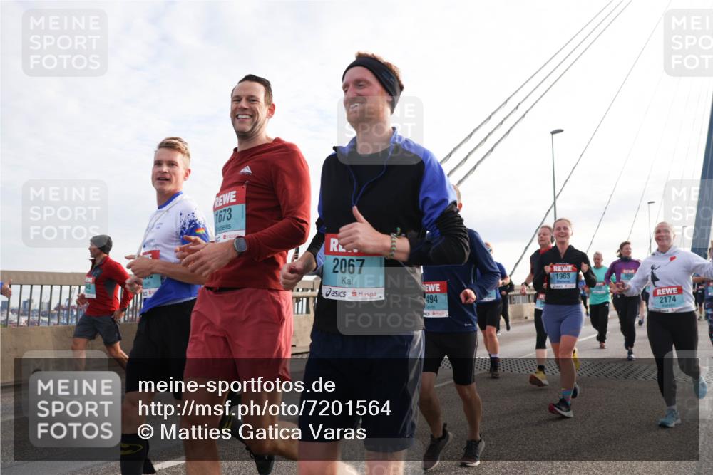 03.10.2024 - Köhlbrandbrückenlauf Matties Gatica Varas http://msf.ph/oto/7201564 03.10.2024 09:30:41 Position 2 1673, 2067, 1963, 494, 2174 meine-sportfotos.de