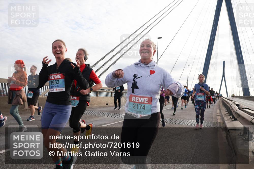 03.10.2024 - Köhlbrandbrückenlauf Matties Gatica Varas http://msf.ph/oto/7201619 03.10.2024 09:30:43 Position 2 241, 1963, 478, 2174, 1828 meine-sportfotos.de