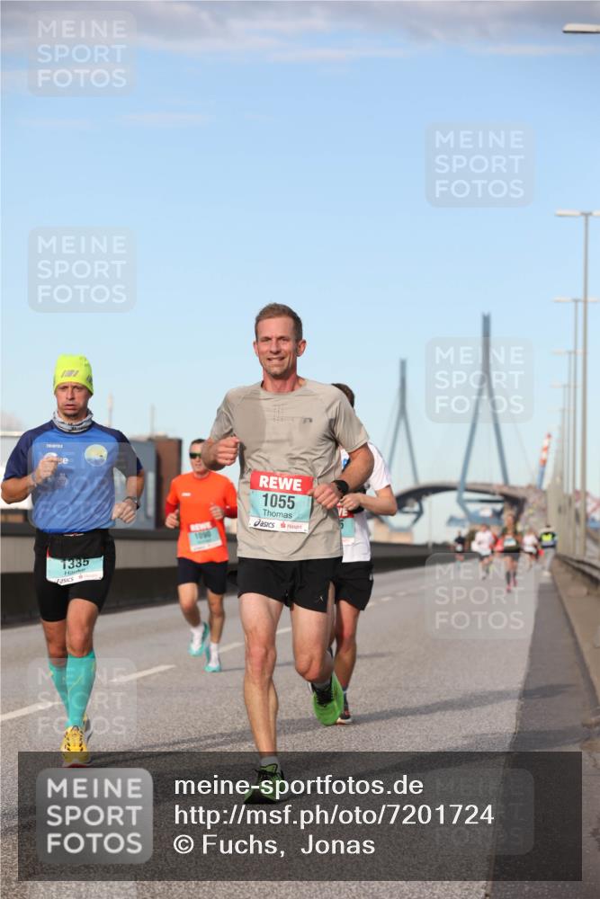 03.10.2024 - Köhlbrandbrückenlauf Fuchs,  Jonas http://msf.ph/oto/7201724 03.10.2024 09:39:53 Position 3 1335, 1090, 1055 meine-sportfotos.de