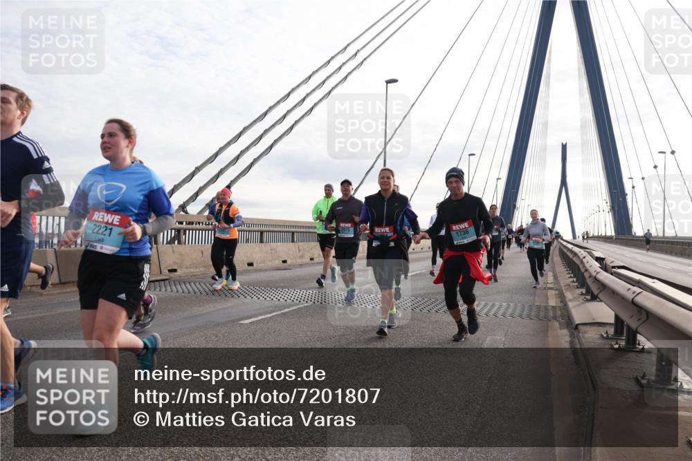 03.10.2024 - Köhlbrandbrückenlauf Matties Gatica Varas http://msf.ph/oto/7201807 03.10.2024 09:30:47 Position 2 2221, 2075, 1736 meine-sportfotos.de
