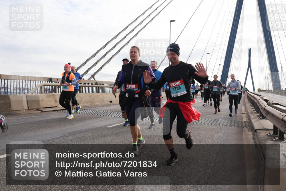 03.10.2024 - Köhlbrandbrückenlauf Matties Gatica Varas http://msf.ph/oto/7201834 03.10.2024 09:30:47 Position 2 2287, 1736 meine-sportfotos.de