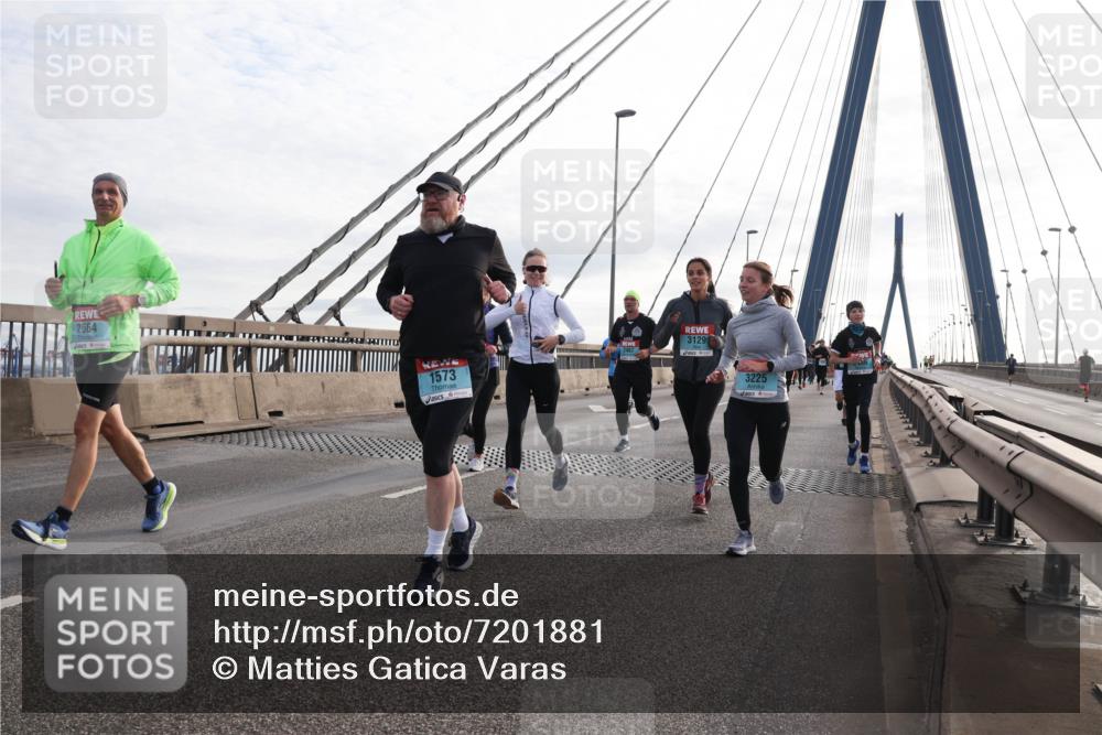 03.10.2024 - Köhlbrandbrückenlauf Matties Gatica Varas http://msf.ph/oto/7201881 03.10.2024 09:30:49 Position 2 2664, 1573, 3129, 3225 meine-sportfotos.de