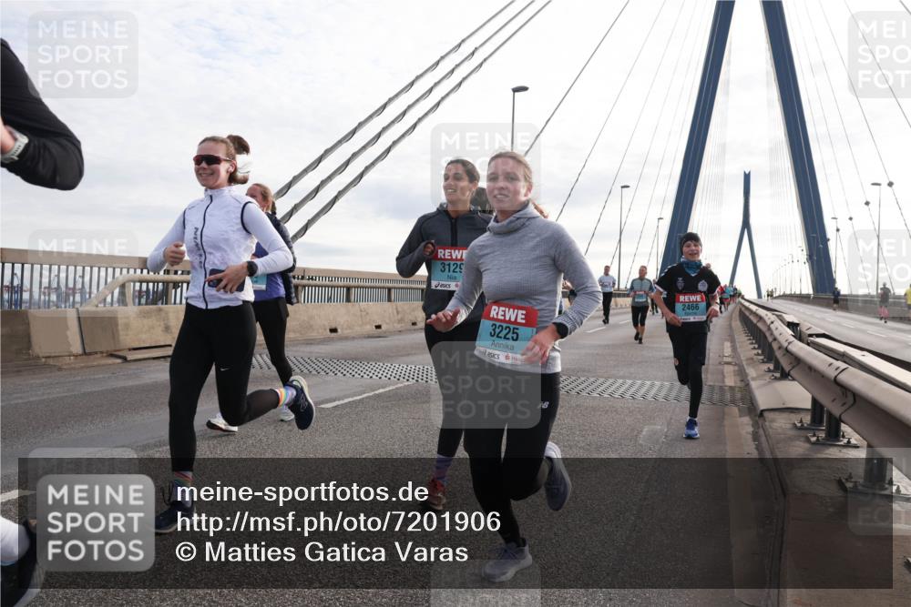 03.10.2024 - Köhlbrandbrückenlauf Matties Gatica Varas http://msf.ph/oto/7201906 03.10.2024 09:30:50 Position 2 3129, 3225, 2466 meine-sportfotos.de
