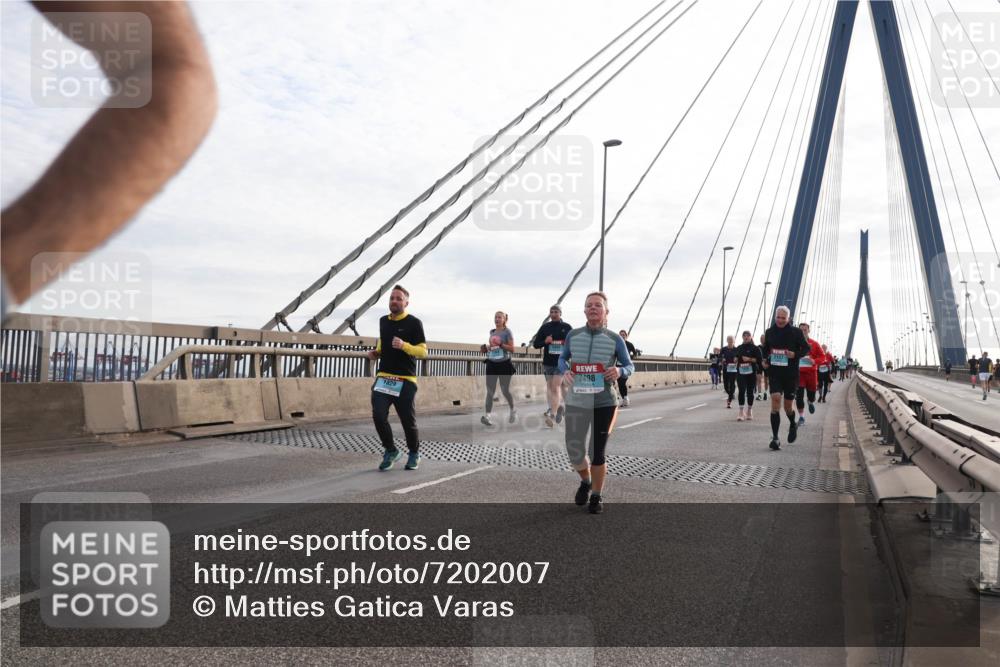 03.10.2024 - Köhlbrandbrückenlauf Matties Gatica Varas http://msf.ph/oto/7202007 03.10.2024 09:30:53 Position 2 1829, 2498 meine-sportfotos.de