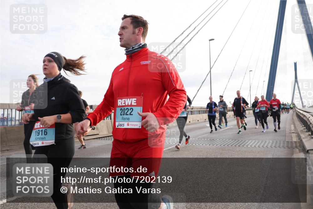 03.10.2024 - Köhlbrandbrückenlauf Matties Gatica Varas http://msf.ph/oto/7202139 03.10.2024 09:30:58 Position 2 3248, 1916, 2022 meine-sportfotos.de