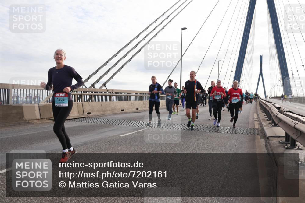 03.10.2024 - Köhlbrandbrückenlauf Matties Gatica Varas http://msf.ph/oto/7202161 03.10.2024 09:30:59 Position 2 1609, 2124, 2125 meine-sportfotos.de