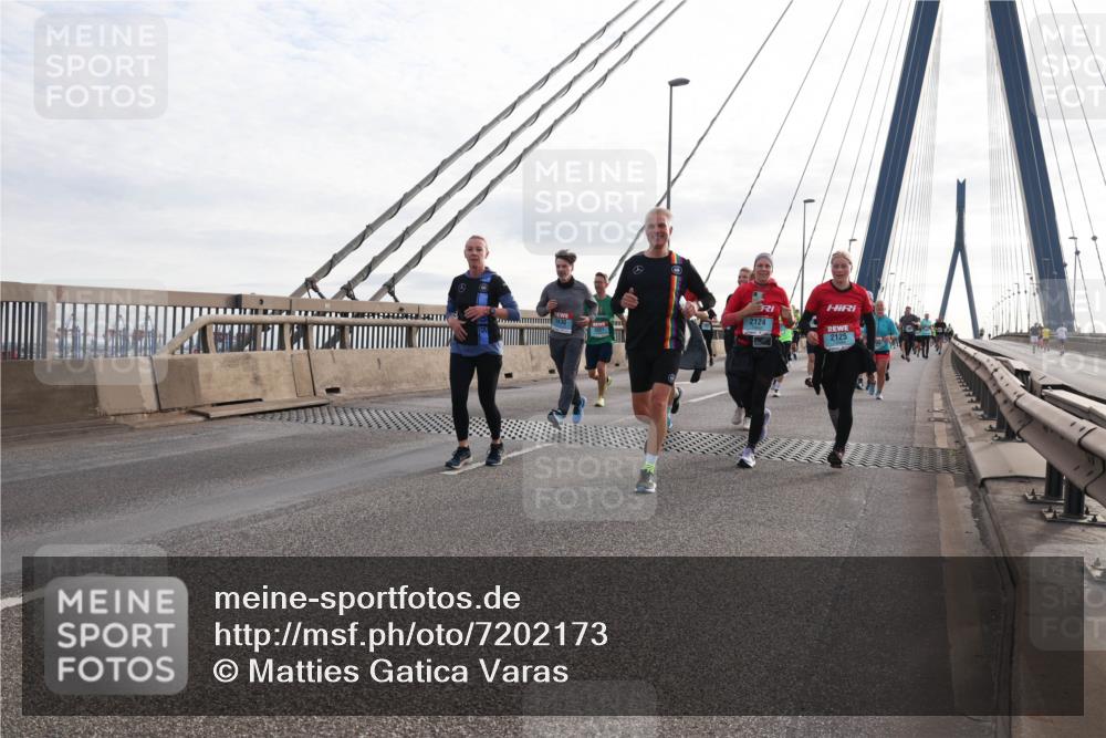 03.10.2024 - Köhlbrandbrückenlauf Matties Gatica Varas http://msf.ph/oto/7202173 03.10.2024 09:31:00 Position 2 2124, 2125 meine-sportfotos.de