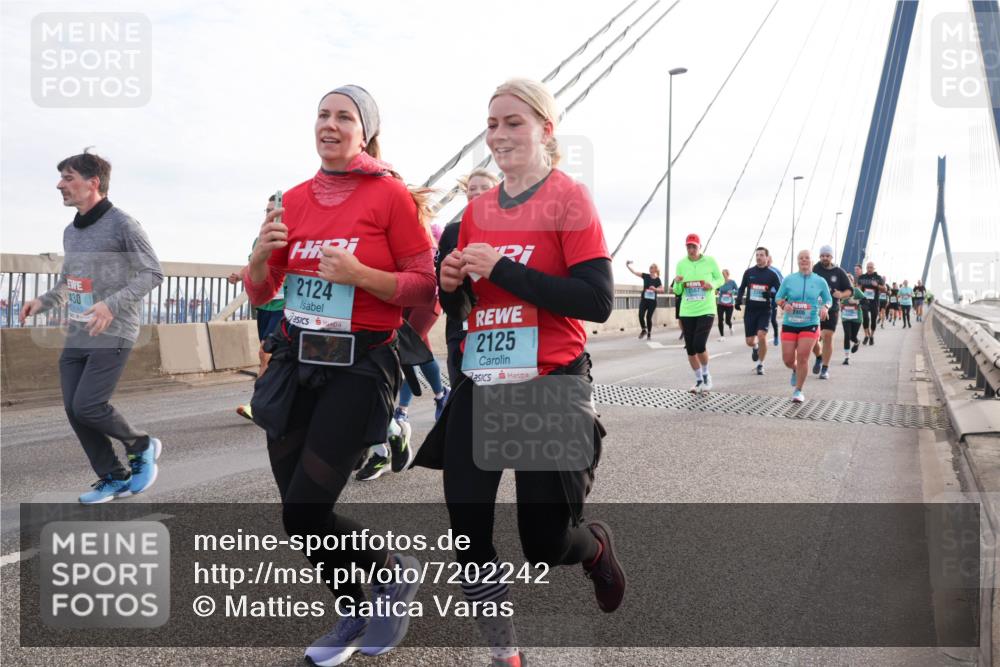 03.10.2024 - Köhlbrandbrückenlauf Matties Gatica Varas http://msf.ph/oto/7202242 03.10.2024 09:31:02 Position 2 30, 2124, 2125, 2567 meine-sportfotos.de