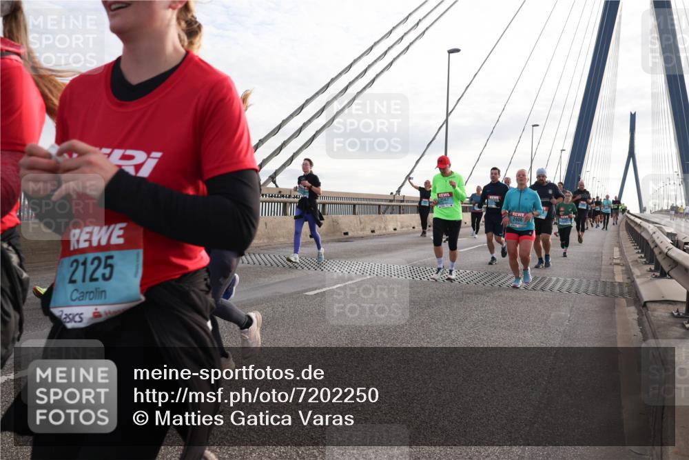 03.10.2024 - Köhlbrandbrückenlauf Matties Gatica Varas http://msf.ph/oto/7202250 03.10.2024 09:31:02 Position 2 2125, 2567, 2406 meine-sportfotos.de