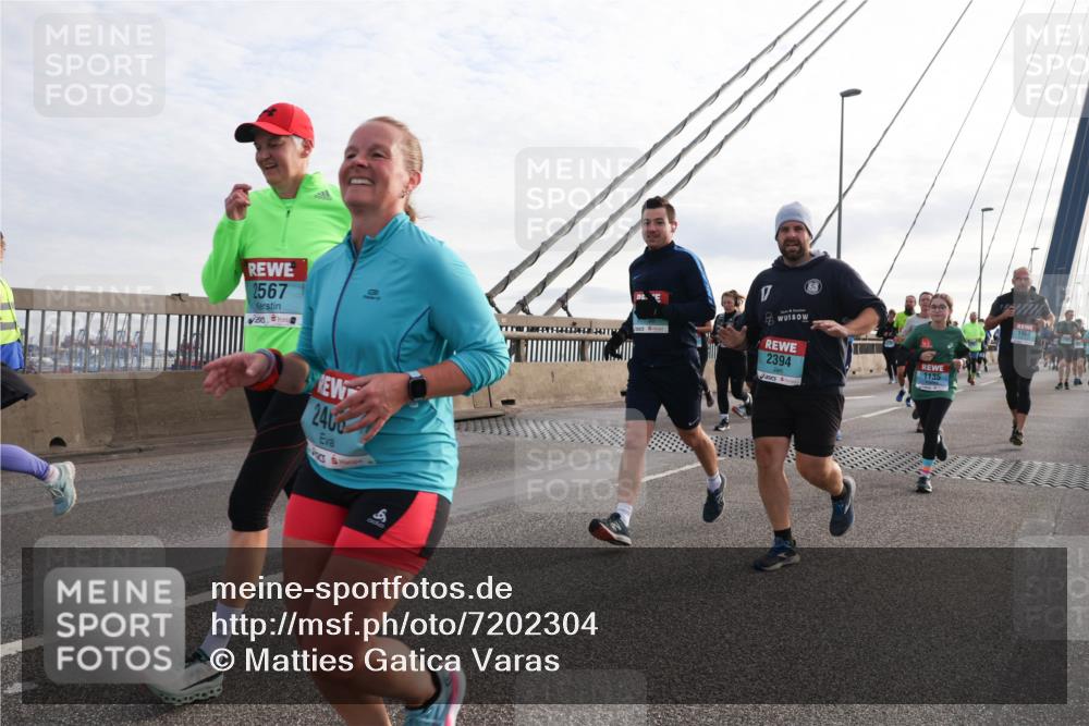 03.10.2024 - Köhlbrandbrückenlauf Matties Gatica Varas http://msf.ph/oto/7202304 03.10.2024 09:31:04 Position 2 2567, 2400, 2394, 1135, 1966 meine-sportfotos.de