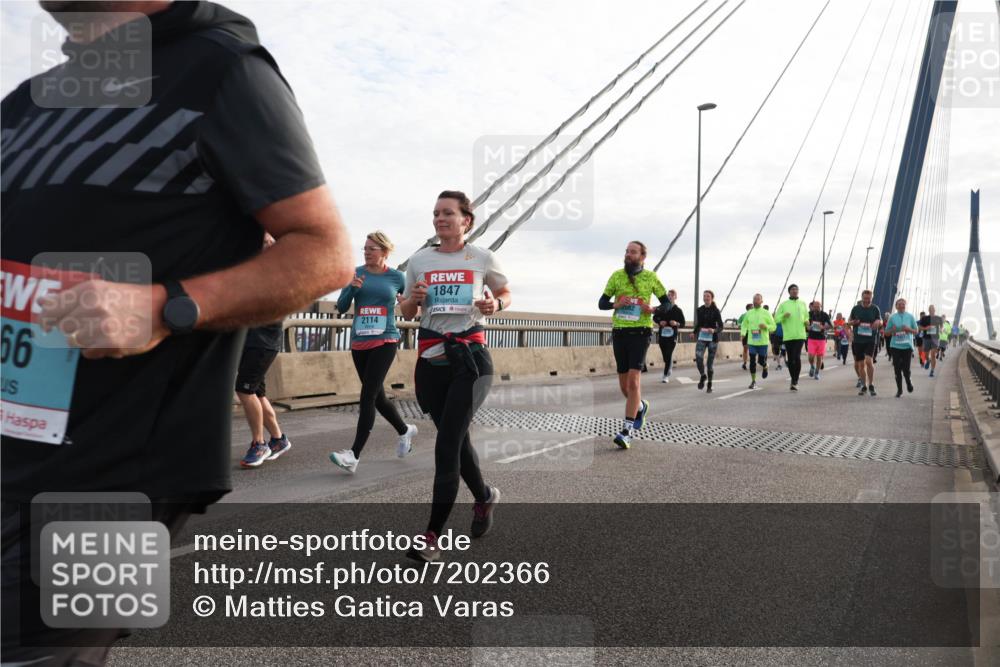 03.10.2024 - Köhlbrandbrückenlauf Matties Gatica Varas http://msf.ph/oto/7202366 03.10.2024 09:31:07 Position 2 66, 2114, 1847, 28 meine-sportfotos.de