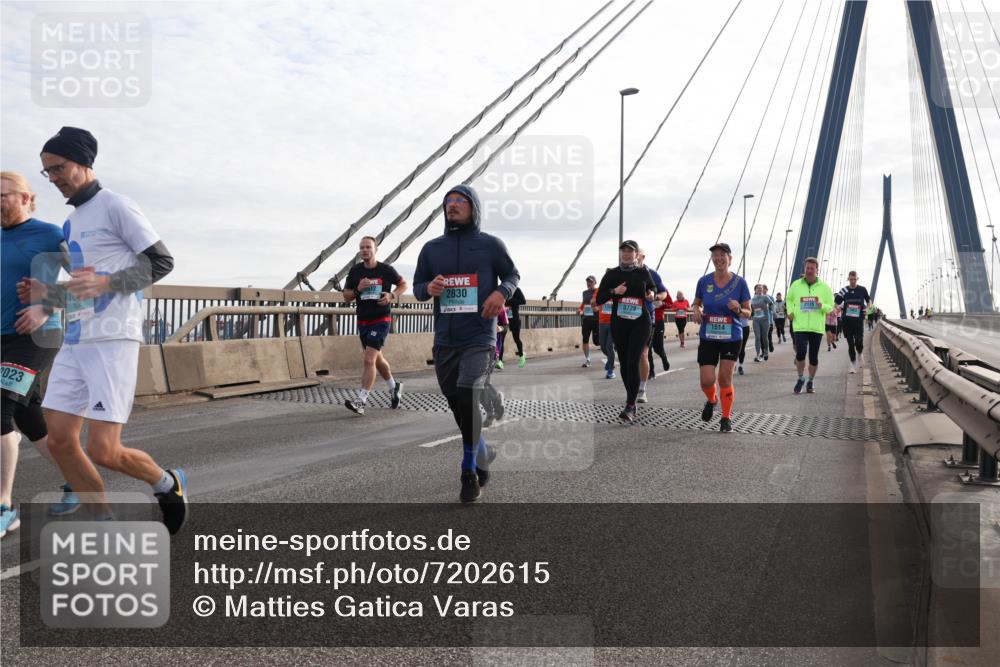 03.10.2024 - Köhlbrandbrückenlauf Matties Gatica Varas http://msf.ph/oto/7202615 03.10.2024 09:31:14 Position 2 2023, 2830, 3729, 1514 meine-sportfotos.de