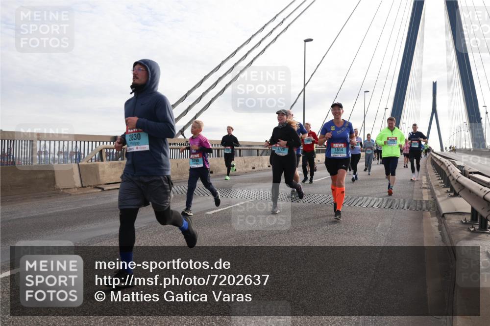 03.10.2024 - Köhlbrandbrückenlauf Matties Gatica Varas http://msf.ph/oto/7202637 03.10.2024 09:31:15 Position 2 122, 2830, 3729, 3190, 1514, 2126 meine-sportfotos.de