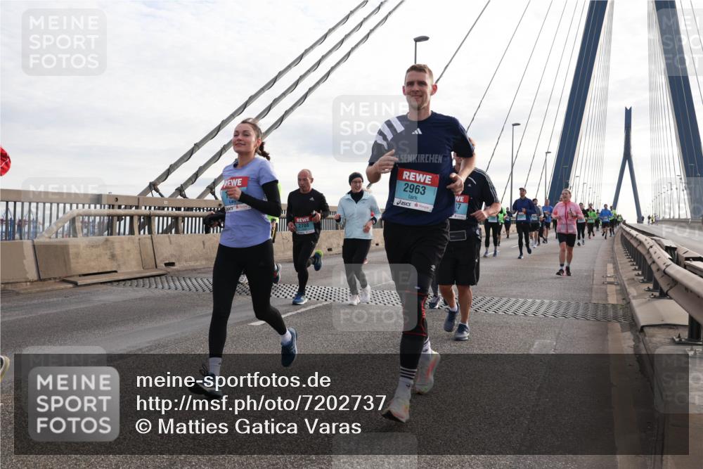 03.10.2024 - Köhlbrandbrückenlauf Matties Gatica Varas http://msf.ph/oto/7202737 03.10.2024 09:31:18 Position 2 2708, 2963, 17 meine-sportfotos.de
