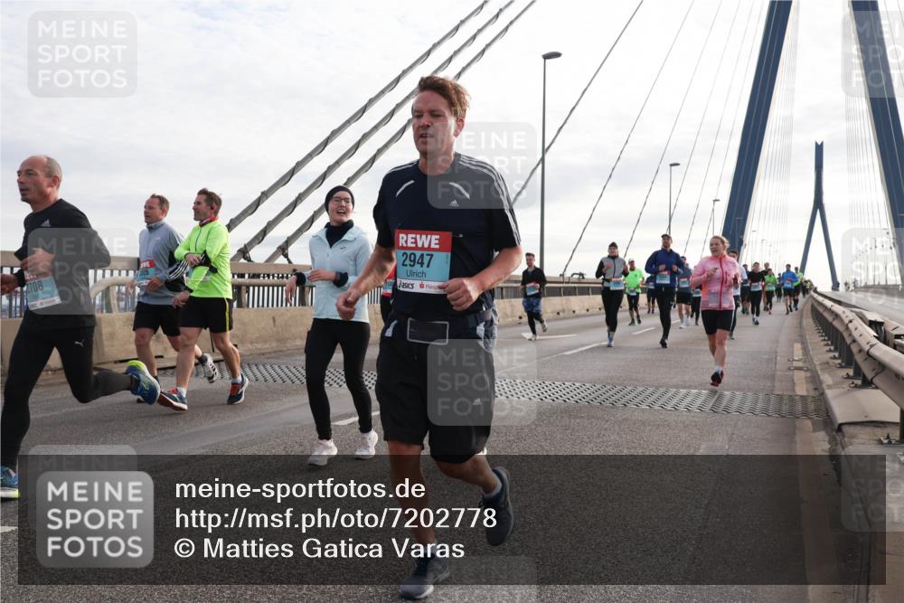 03.10.2024 - Köhlbrandbrückenlauf Matties Gatica Varas http://msf.ph/oto/7202778 03.10.2024 09:31:19 Position 2 2708, 2947 meine-sportfotos.de
