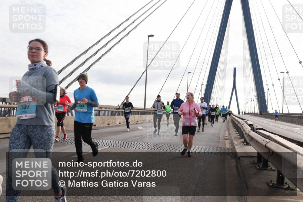 03.10.2024 - Köhlbrandbrückenlauf Matties Gatica Varas http://msf.ph/oto/7202800 03.10.2024 09:31:20 Position 2 1837, 2109, 2264 meine-sportfotos.de