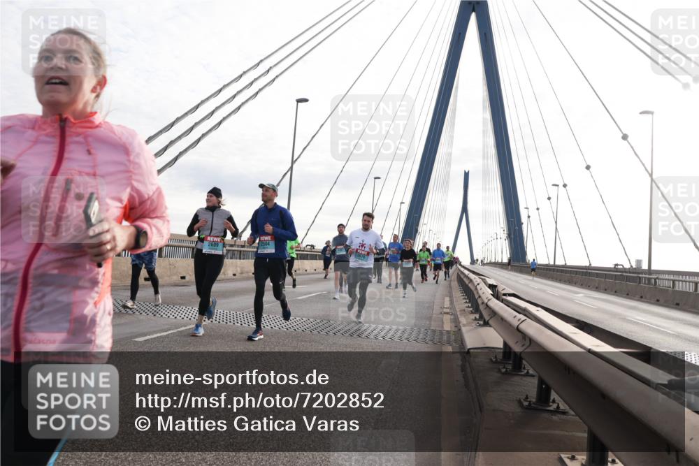 03.10.2024 - Köhlbrandbrückenlauf Matties Gatica Varas http://msf.ph/oto/7202852 03.10.2024 09:31:22 Position 2 2584, 2609, 3076 meine-sportfotos.de