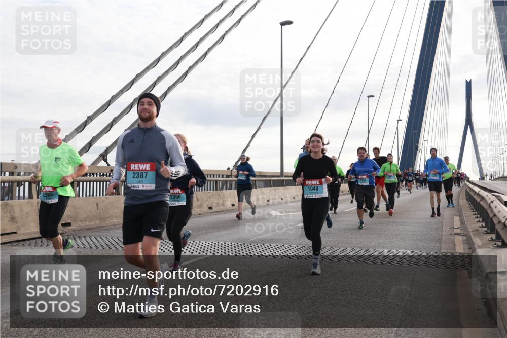 03.10.2024 - Köhlbrandbrückenlauf Matties Gatica Varas http://msf.ph/oto/7202916 03.10.2024 09:31:25 Position 2 2387, 2385, 2386, 1040 meine-sportfotos.de