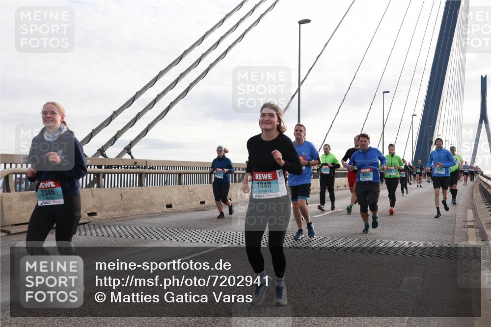 03.10.2024 - Köhlbrandbrückenlauf Matties Gatica Varas http://msf.ph/oto/7202941 03.10.2024 09:31:26 Position 2 2386, 1040, 3335 meine-sportfotos.de