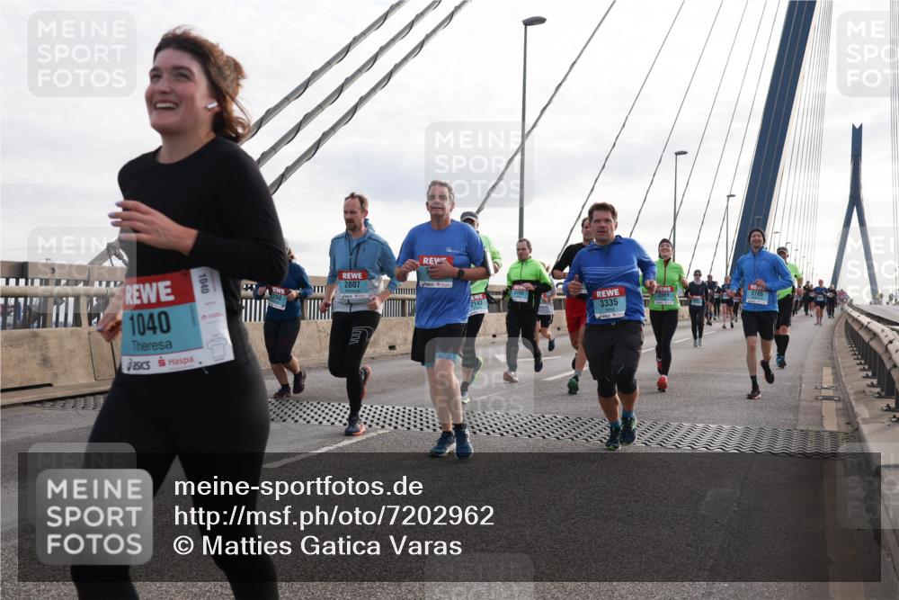 03.10.2024 - Köhlbrandbrückenlauf Matties Gatica Varas http://msf.ph/oto/7202962 03.10.2024 09:31:27 Position 2 1040, 1040, 2807, 3160, 2143, 3335, 2705 meine-sportfotos.de