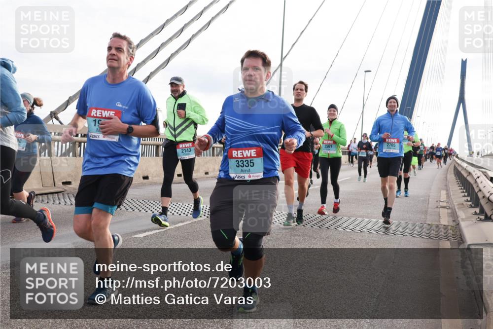 03.10.2024 - Köhlbrandbrückenlauf Matties Gatica Varas http://msf.ph/oto/7203003 03.10.2024 09:31:28 Position 2 19, 98, 2143, 3335, 2705, 2561 meine-sportfotos.de