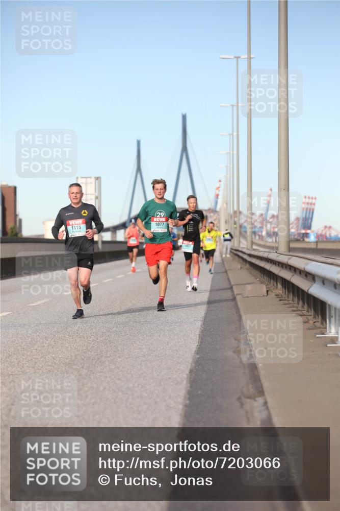 03.10.2024 - Köhlbrandbrückenlauf Fuchs,  Jonas http://msf.ph/oto/7203066 03.10.2024 09:40:26 Position 3 1115, 29, 1077, 1057 meine-sportfotos.de