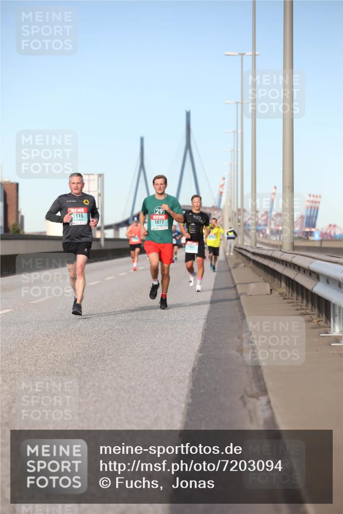 03.10.2024 - Köhlbrandbrückenlauf Fuchs,  Jonas http://msf.ph/oto/7203094 03.10.2024 09:40:26 Position 3 1115, 29, 1077, 1057 meine-sportfotos.de