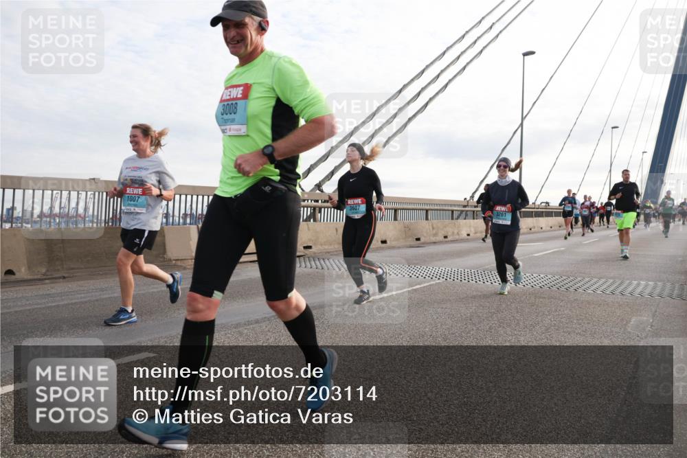 03.10.2024 - Köhlbrandbrückenlauf Matties Gatica Varas http://msf.ph/oto/7203114 03.10.2024 09:31:32 Position 2 1007, 3008, 3607, 3261 meine-sportfotos.de