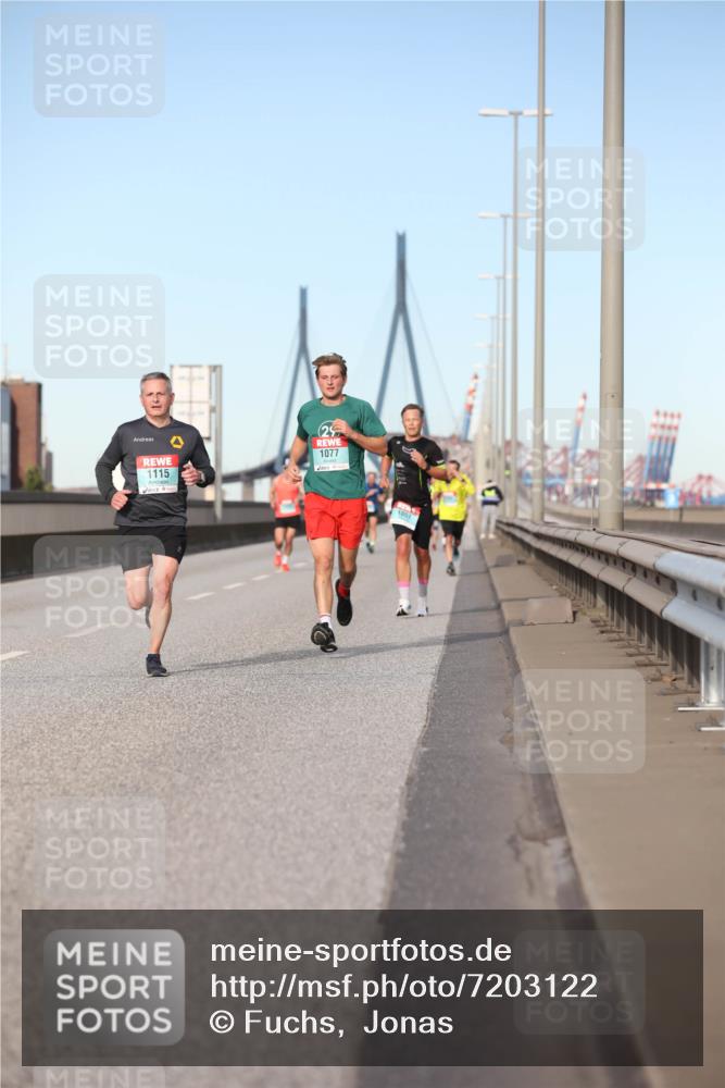 03.10.2024 - Köhlbrandbrückenlauf Fuchs,  Jonas http://msf.ph/oto/7203122 03.10.2024 09:40:26 Position 3 1115, 25, 1077, 1057 meine-sportfotos.de