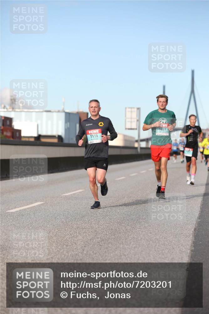 03.10.2024 - Köhlbrandbrückenlauf Fuchs,  Jonas http://msf.ph/oto/7203201 03.10.2024 09:40:27 Position 3 1115, 29, 1077, 1037 meine-sportfotos.de