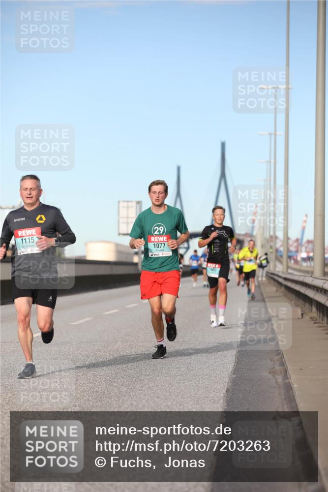 03.10.2024 - Köhlbrandbrückenlauf Fuchs,  Jonas http://msf.ph/oto/7203263 03.10.2024 09:40:28 Position 3 0, 1115, 29, 1077, 1057 meine-sportfotos.de