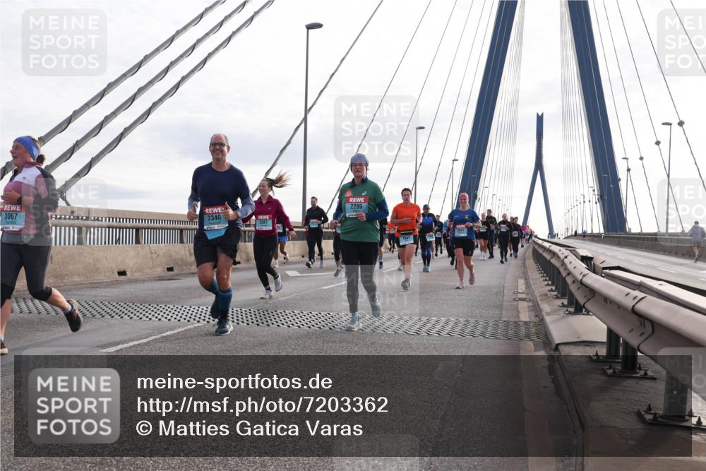 03.10.2024 - Köhlbrandbrückenlauf Matties Gatica Varas http://msf.ph/oto/7203362 03.10.2024 09:31:38 Position 2 3067, 2289, 2340, 3081 meine-sportfotos.de