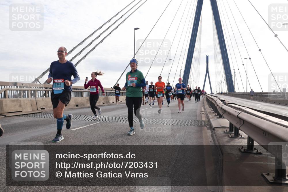 03.10.2024 - Köhlbrandbrückenlauf Matties Gatica Varas http://msf.ph/oto/7203431 03.10.2024 09:31:39 Position 2 2340, 2289 meine-sportfotos.de