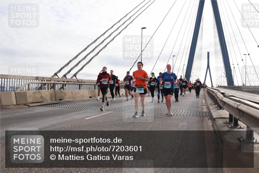 03.10.2024 - Köhlbrandbrückenlauf Matties Gatica Varas http://msf.ph/oto/7203601 03.10.2024 09:31:40 Position 2 2210, 1431, 2041 meine-sportfotos.de