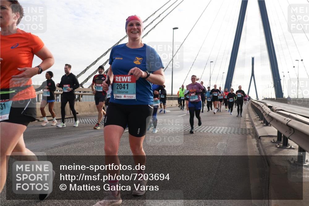 03.10.2024 - Köhlbrandbrückenlauf Matties Gatica Varas http://msf.ph/oto/7203694 03.10.2024 09:31:42 Position 2 31, 2010, 201, 2041, 2797, 2402, 2255 meine-sportfotos.de