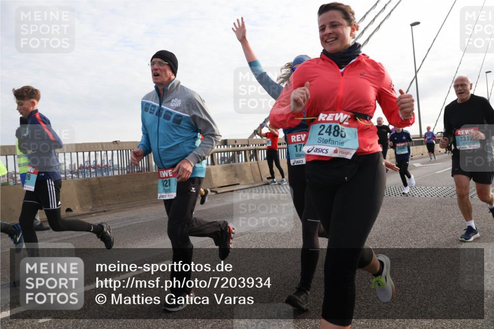 03.10.2024 - Köhlbrandbrückenlauf Matties Gatica Varas http://msf.ph/oto/7203934 03.10.2024 09:31:48 Position 2 2485, 17, 2046, 26, 128, 231 meine-sportfotos.de
