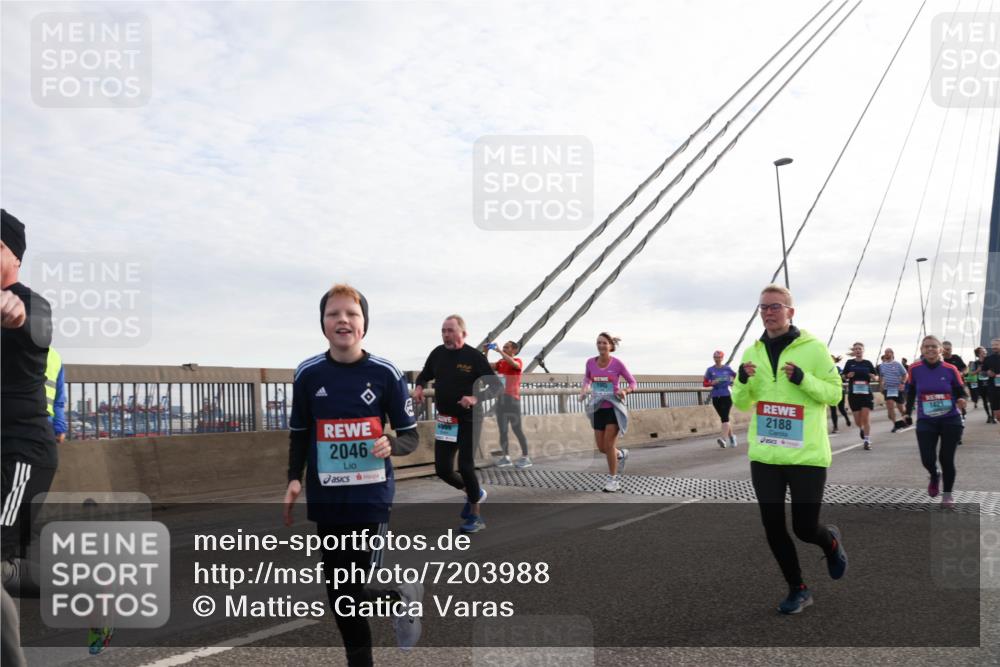 03.10.2024 - Köhlbrandbrückenlauf Matties Gatica Varas http://msf.ph/oto/7203988 03.10.2024 09:31:50 Position 2 2046, 1821, 2188 meine-sportfotos.de