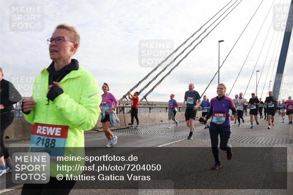 03.10.2024 - Köhlbrandbrückenlauf Matties Gatica Varas http://msf.ph/oto/7204050 03.10.2024 09:31:51 Position 2 2188, 1903, 2282, 1821 meine-sportfotos.de