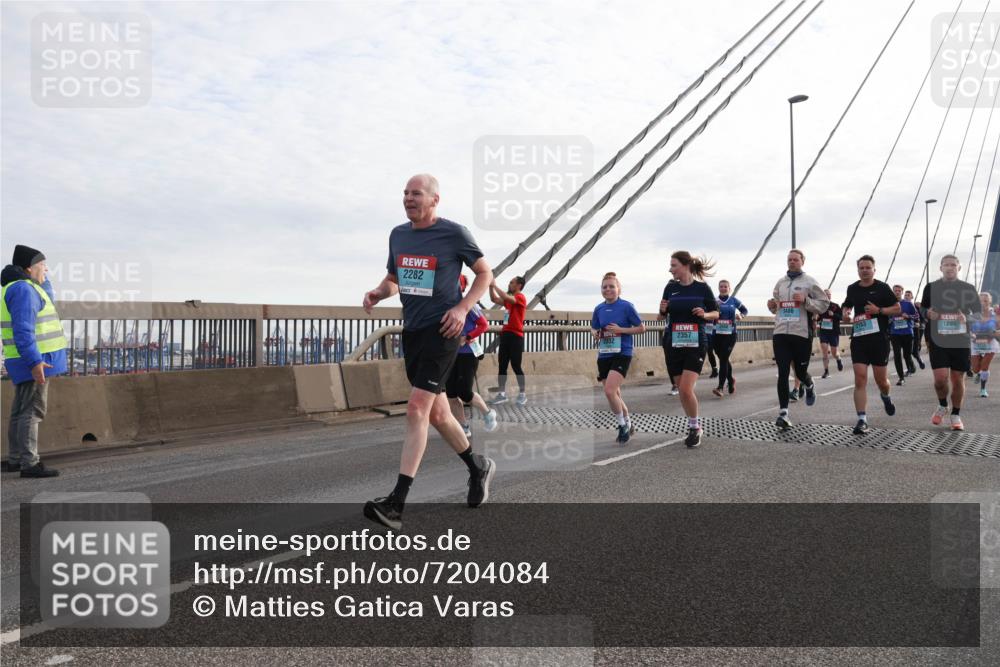 03.10.2024 - Köhlbrandbrückenlauf Matties Gatica Varas http://msf.ph/oto/7204084 03.10.2024 09:31:53 Position 2 2282, 2357, 1295 meine-sportfotos.de