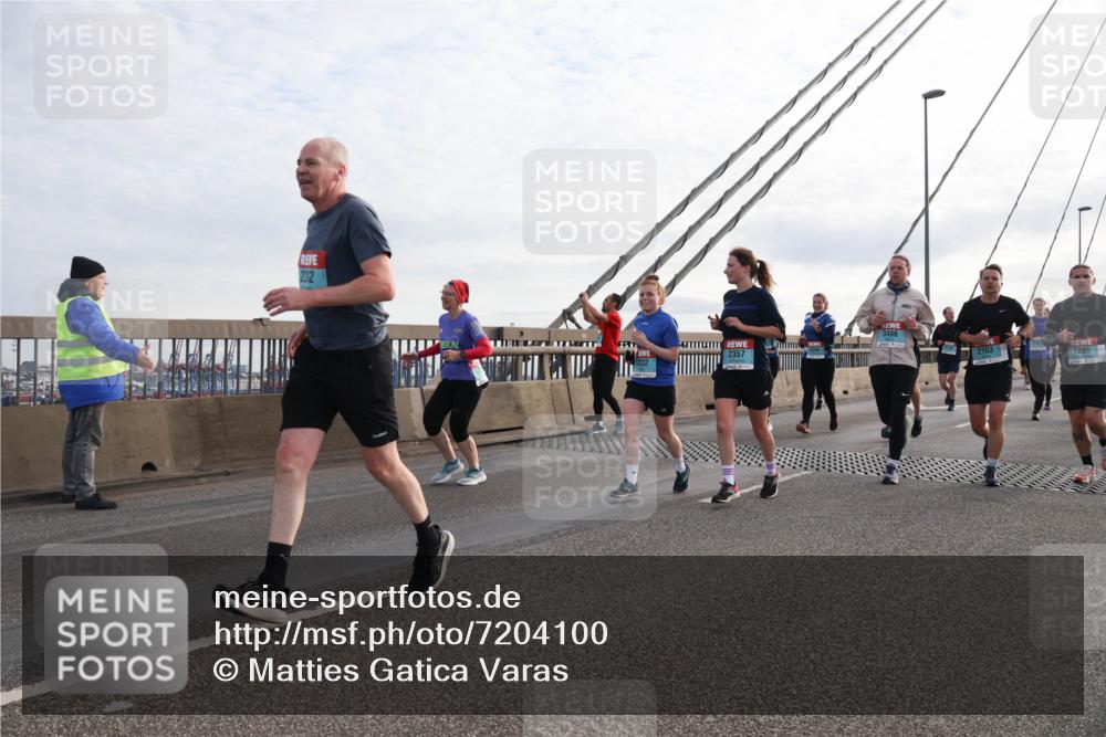 03.10.2024 - Köhlbrandbrückenlauf Matties Gatica Varas http://msf.ph/oto/7204100 03.10.2024 09:31:53 Position 2 2212, 3486, 2357, 2163, 1295, 2332 meine-sportfotos.de