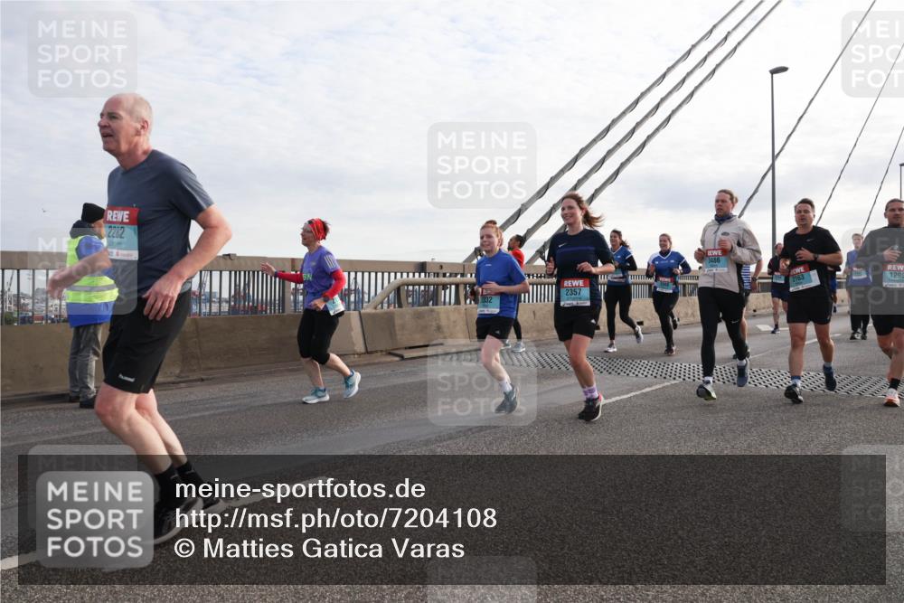 03.10.2024 - Köhlbrandbrückenlauf Matties Gatica Varas http://msf.ph/oto/7204108 03.10.2024 09:31:53 Position 2 2282, 2357, 3486, 2163, 1295 meine-sportfotos.de