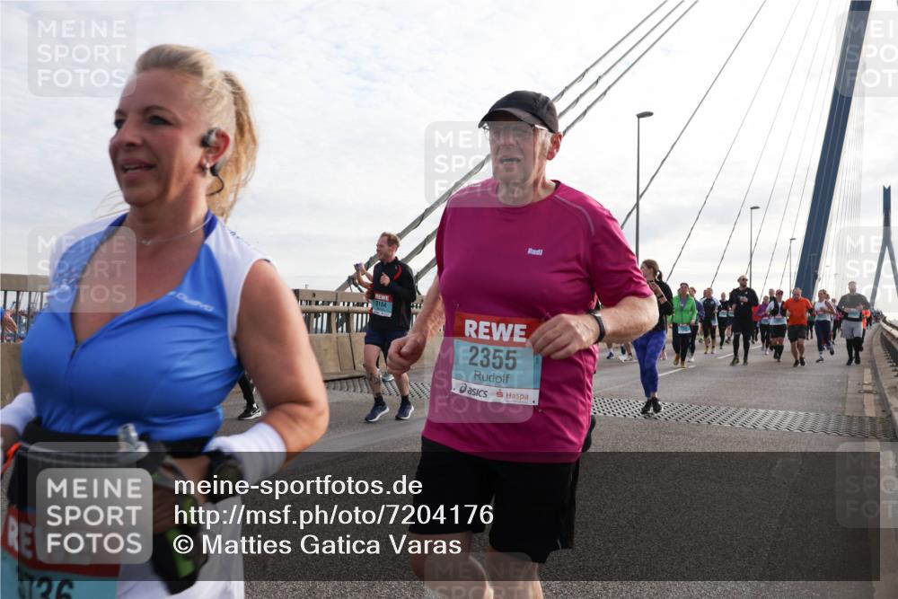 03.10.2024 - Köhlbrandbrückenlauf Matties Gatica Varas http://msf.ph/oto/7204176 03.10.2024 09:31:57 Position 2 126, 3184, 2355 meine-sportfotos.de
