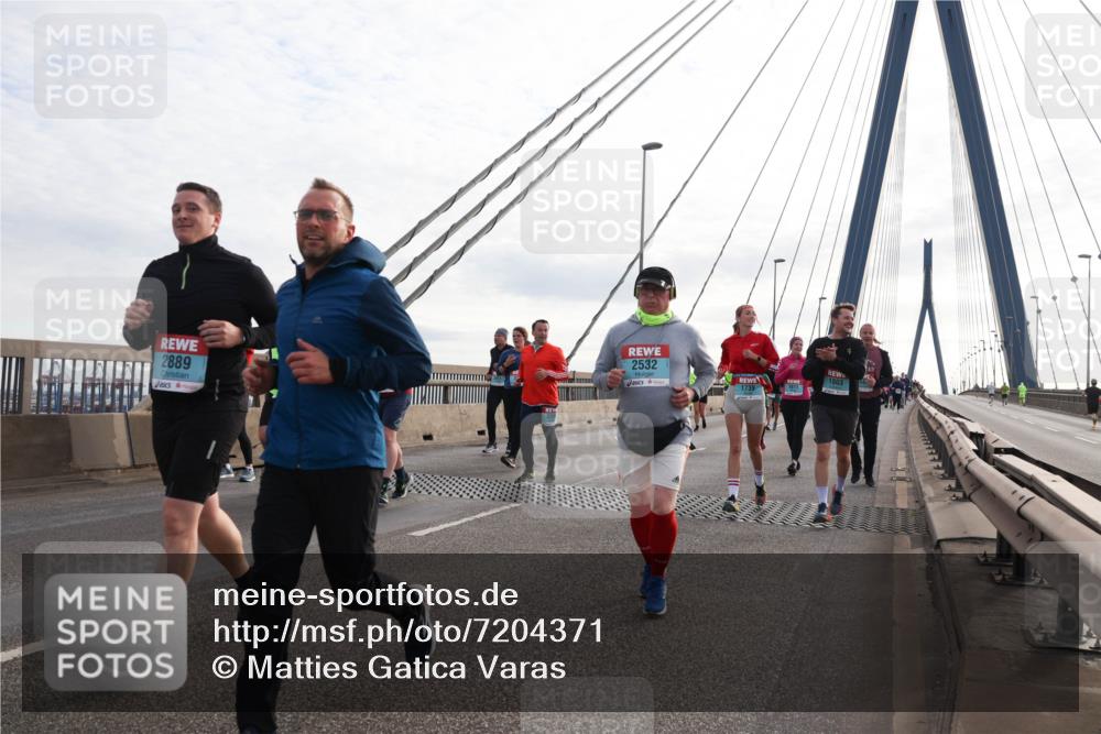 03.10.2024 - Köhlbrandbrückenlauf Matties Gatica Varas http://msf.ph/oto/7204371 03.10.2024 09:32:04 Position 2 1803, 2889, 2532, 1739 meine-sportfotos.de