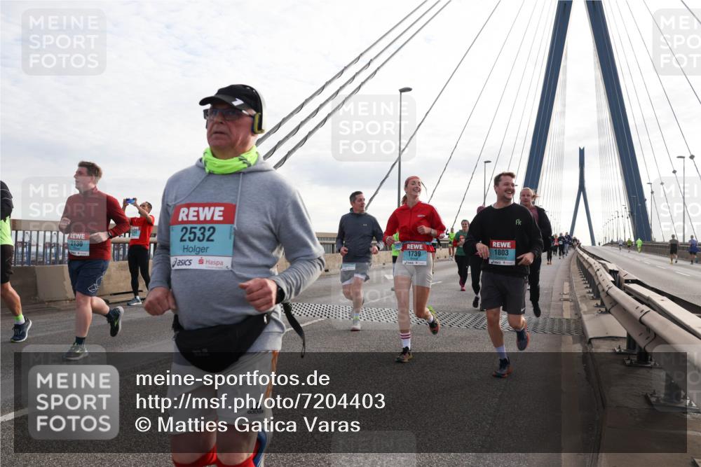 03.10.2024 - Köhlbrandbrückenlauf Matties Gatica Varas http://msf.ph/oto/7204403 03.10.2024 09:32:05 Position 2 2130, 2532, 1739, 1803 meine-sportfotos.de