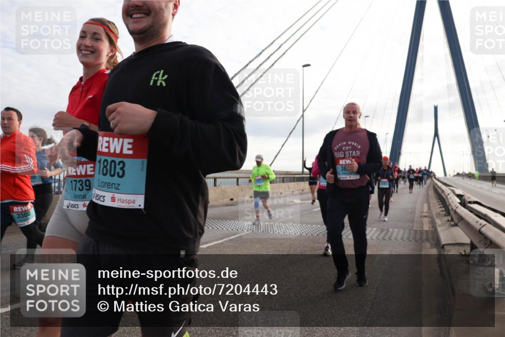 03.10.2024 - Köhlbrandbrückenlauf Matties Gatica Varas http://msf.ph/oto/7204443 03.10.2024 09:32:06 Position 2 3300, 08, 1803, 1739, 36 meine-sportfotos.de