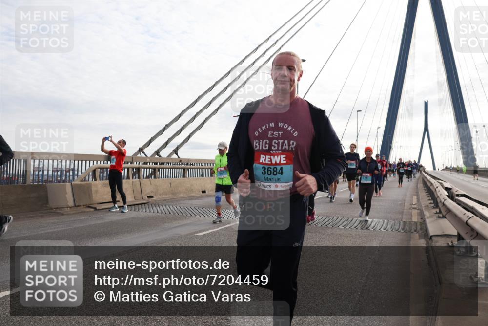 03.10.2024 - Köhlbrandbrückenlauf Matties Gatica Varas http://msf.ph/oto/7204459 03.10.2024 09:32:07 Position 2 1070, 3684, 2141 meine-sportfotos.de
