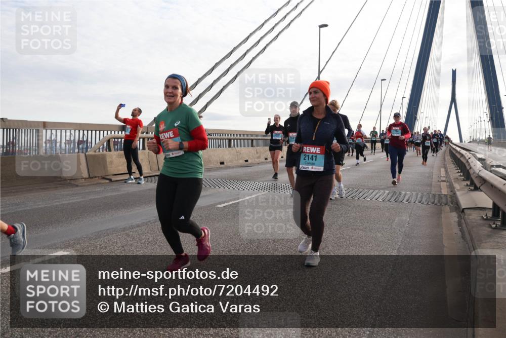 03.10.2024 - Köhlbrandbrückenlauf Matties Gatica Varas http://msf.ph/oto/7204492 03.10.2024 09:32:09 Position 2 2141, 1764 meine-sportfotos.de
